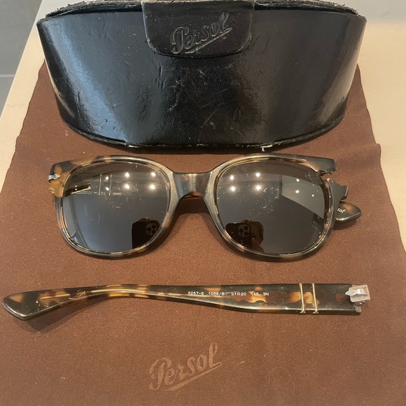 Persol Accessories - Persol Brown Sunglasses Classic Style (broken - selling for parts)